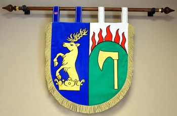 Besticktes Wappen in Schildform Gemeinde - oder Stadtwappen in kleiner Ausführung.