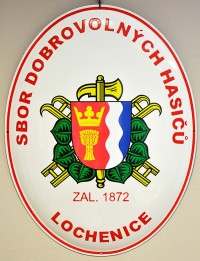 Emailliertes ovales Feuerwehrschild mit dem Wappen des Verbands der Feuerwehren von Böhmen, Mähren und Schlesien (SH ČMS) und mit dem Wappen der Gemeinde/Stadt/des Marktfleckens