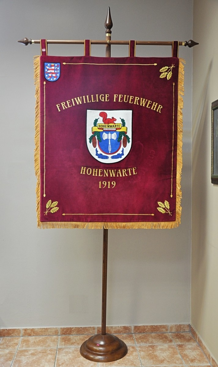 Eine handbestickte Fahne für die Feuerwehr aus Hohenwarte