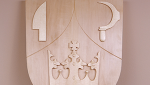 Geschnitzte Wappen und Wappen aus Sandstein