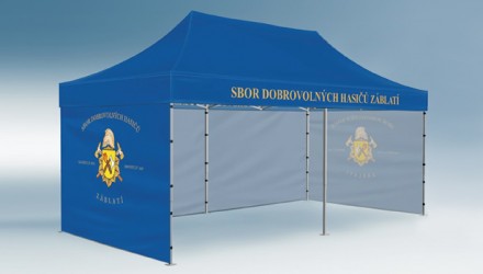 Nůžkový stan se znakem hasičského sboru