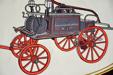 Detail der Stickerei der Fahne des Freiwilligen Feuerwehrvereins Světlá