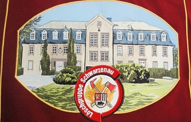 Ein Detail einer bestickten Fahne - Freiwillige Feuerwehr Bad Berleburg Löschgruppe Schwarzenau 
