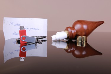 Kopfteil mit Botschaft zur Aufbewahrung einer Mitteilung für die Folgegenerationen
