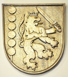 Geschnitztes Wappen der Gemeinde Držkov
