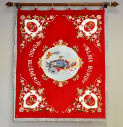 Rückseite der Fahnenreplik mit Stickerei von St.-Florian-Stickerei, Feuerwehrverein DHZ Veľké Kostoľany