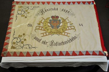 Historische Feuerwehrfahne Židlochovice vor der Restaurierung