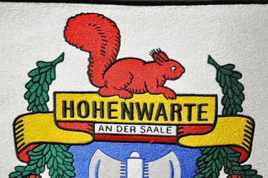Ein Detail einer Stickerei einer Feuerfahne