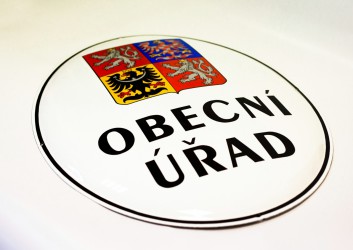 Staatswappen der Tschechischen Republik auf emailliertem Oval