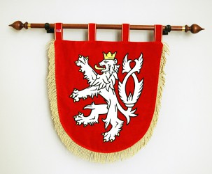 Kleines besticktes festliches Staatswappen der Tschechischen Republik