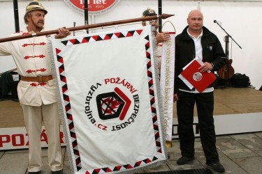 Bestickte festliche Flagge für die Firma - Požární bezpečnost s.r.o. (Brandschutz GmbH).