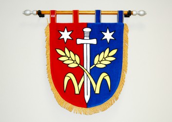 Besticktes Wappen in Schildform der Gemeinde Třebovle