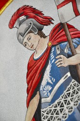 Detail einer Stickerei der Fahnenreplik des Feuerwehrvereins DHZO Lozorno
