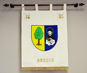 Besticktes Wappen der Gemeinde Březce in großer Ausführung
