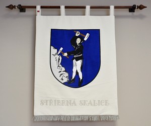 Slavnostní znak obce Stříbrná Skalice